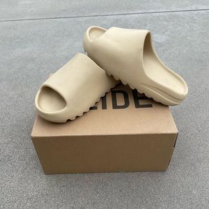 Adidas Yeezy Slide, Desert Sand 🔥